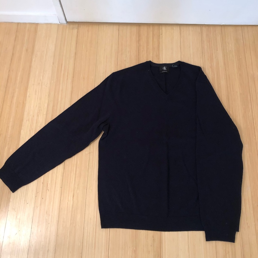 MOVING MAKE OFFER Calvin Klein v neck sweater navy